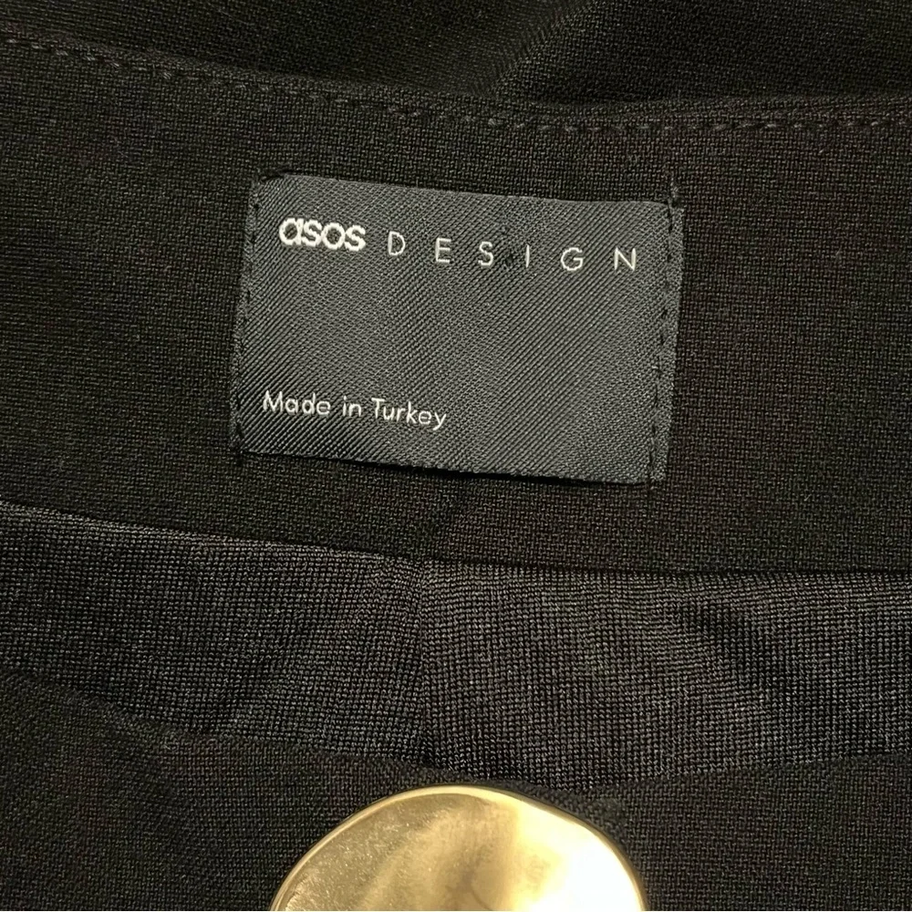 ASOS Design Button Down Vest With Different Buttons - Picture 2 of 6